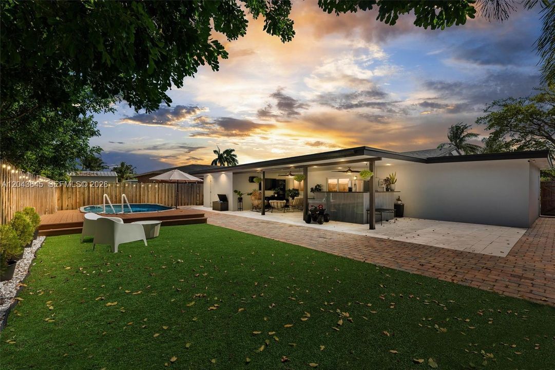 For Sale: $519,900 (3 beds, 3 baths, 1056 Square Feet)