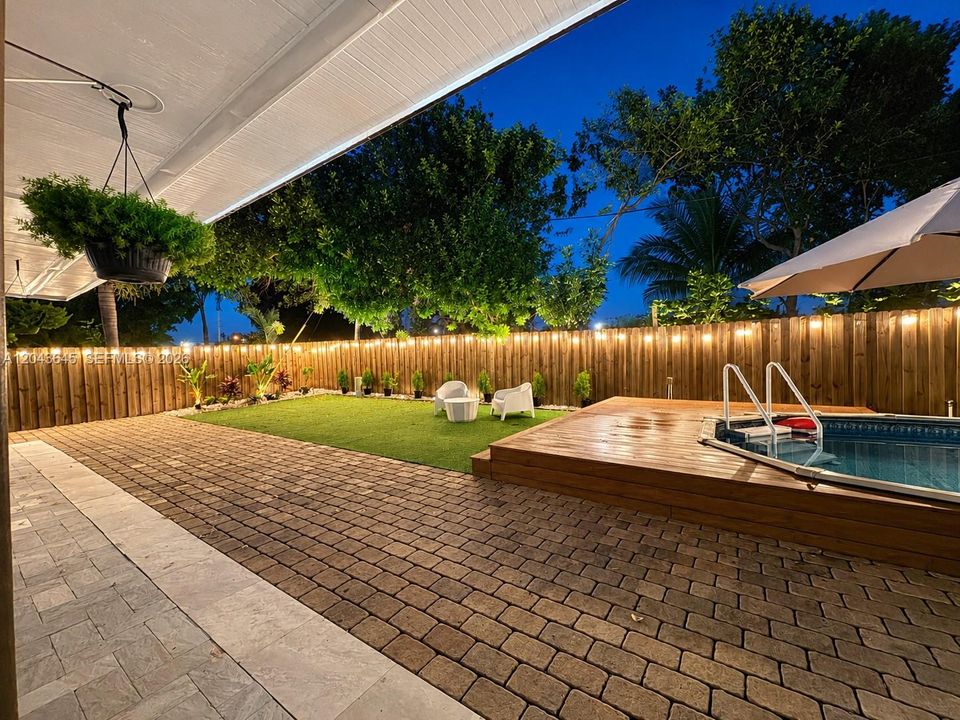 For Sale: $519,900 (3 beds, 3 baths, 1056 Square Feet)