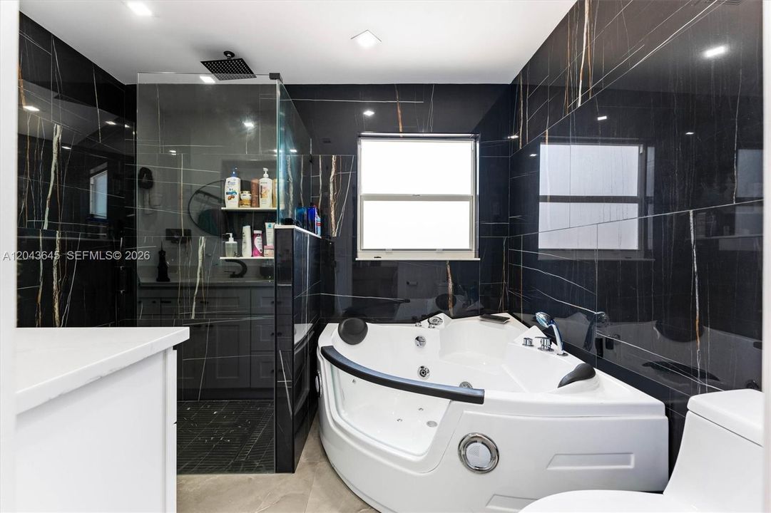 For Sale: $519,900 (3 beds, 3 baths, 1056 Square Feet)