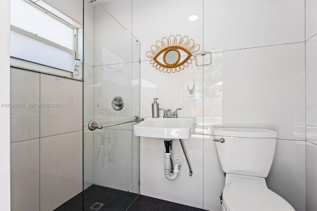 For Sale: $519,900 (3 beds, 3 baths, 1056 Square Feet)