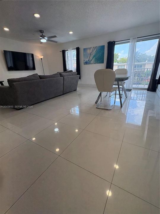 For Sale: $390,000 (2 beds, 2 baths, 1200 Square Feet)