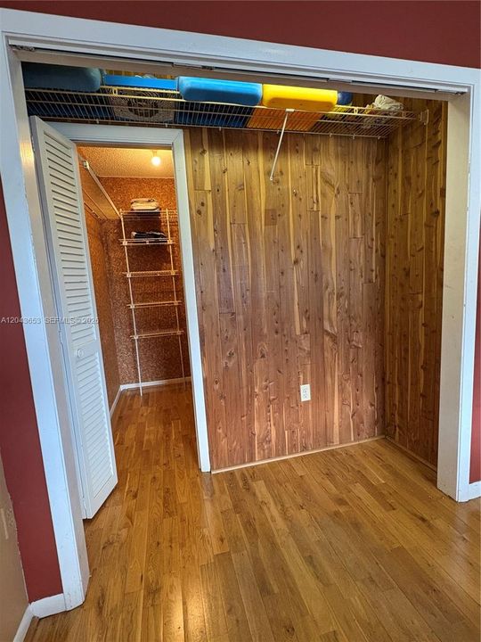 For Sale: $390,000 (2 beds, 2 baths, 1200 Square Feet)