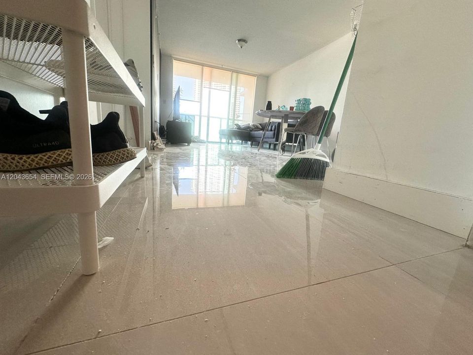 All Floors have been updated to Porcelain Slabs