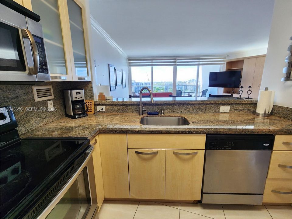 For Sale: $379,000 (1 beds, 1 baths, 1010 Square Feet)