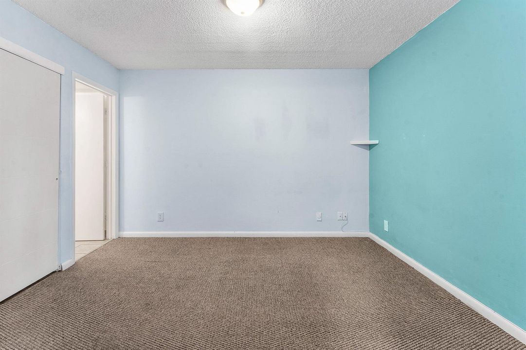 014-612ExecutiveCenterDrive-3107-WestPal