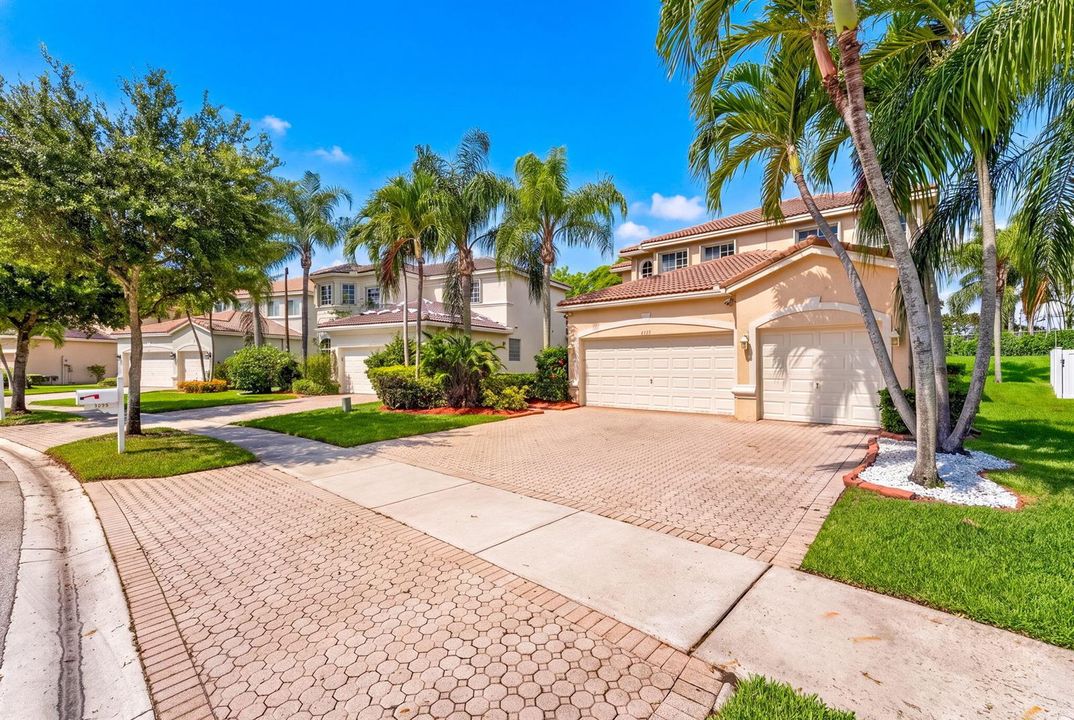 3-web-or-mls-Exterior_DSC02163_hf4k