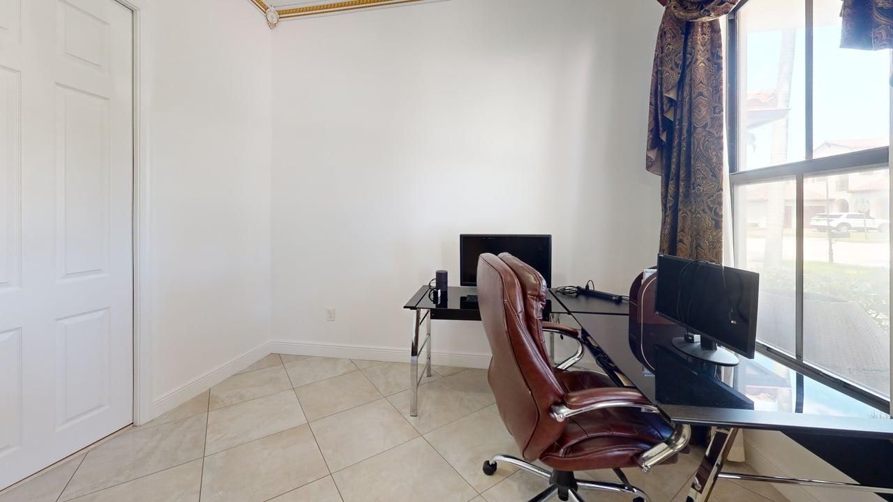 3686-NW-85Th-Ter-Office