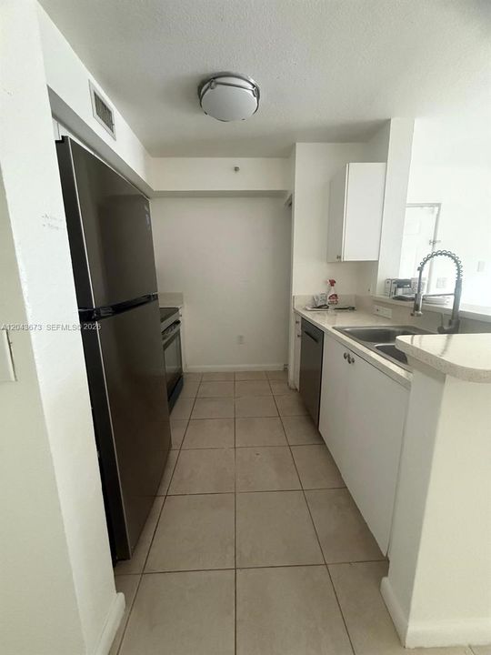 For Rent: $1,880 (2 beds, 2 baths, 900 Square Feet)