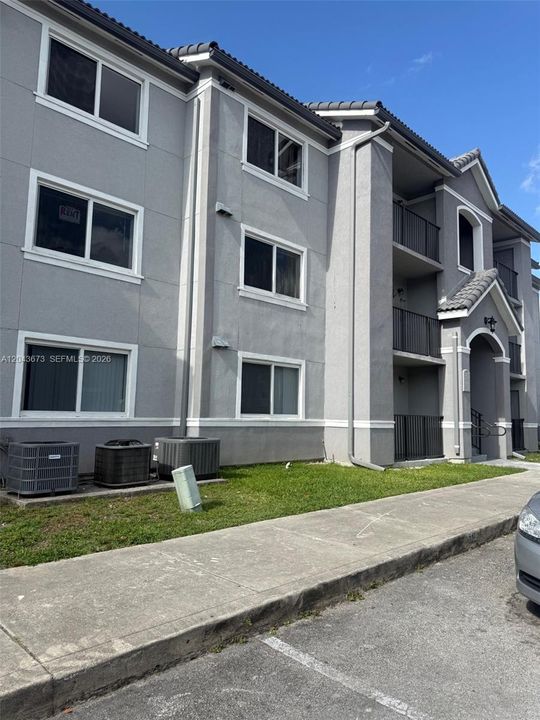 For Rent: $1,880 (2 beds, 2 baths, 900 Square Feet)