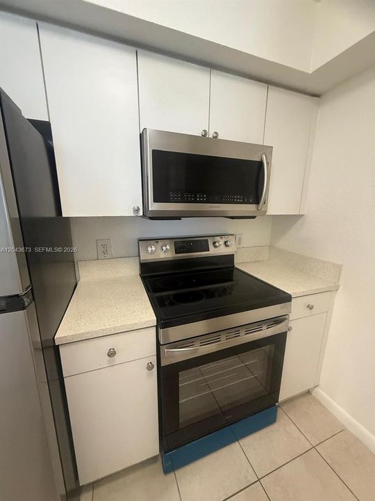 For Rent: $1,880 (2 beds, 2 baths, 900 Square Feet)