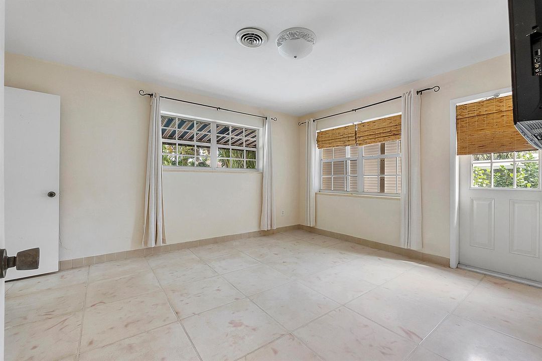 2601 Ne 7th St_010