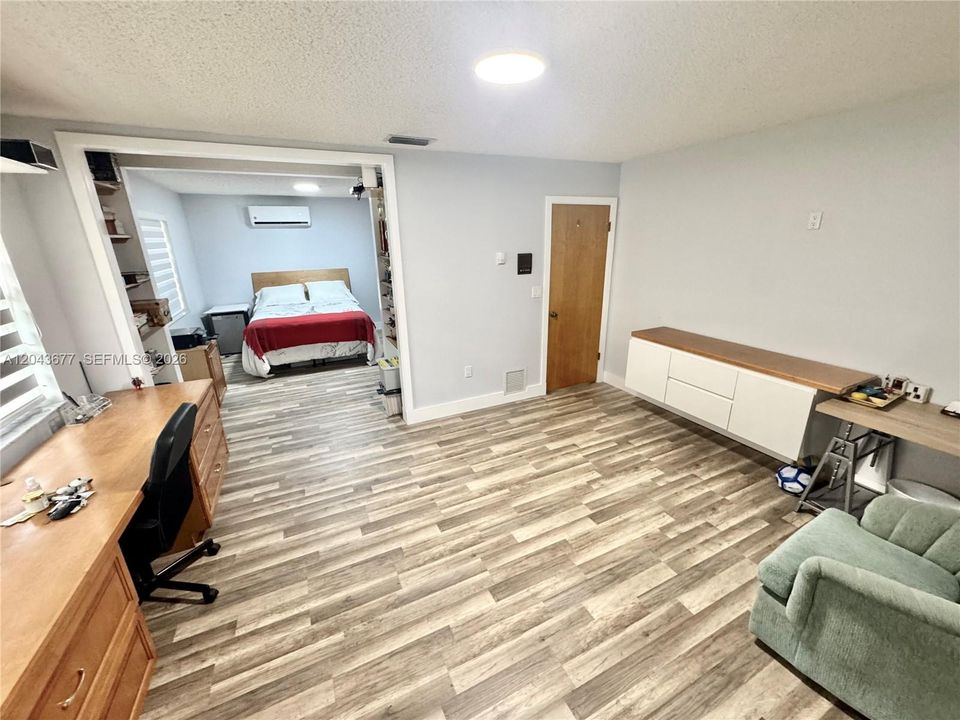 Mini Suite 1