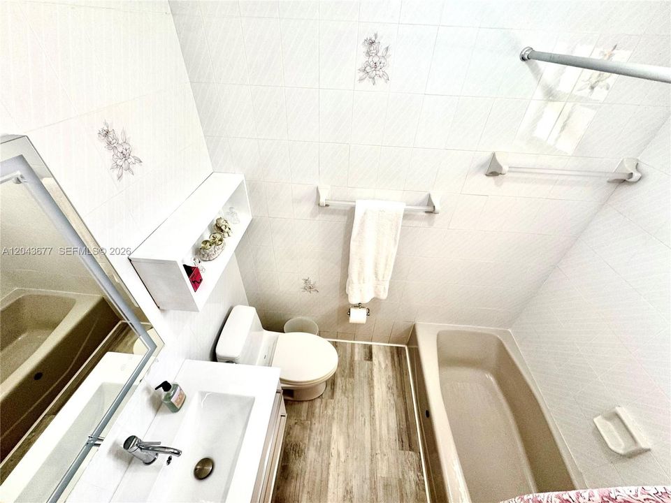 Mini Suite 1 Bathroom