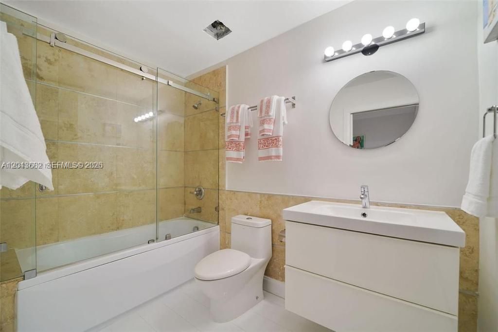 For Rent: $2,800 (2 beds, 2 baths, 820 Square Feet)