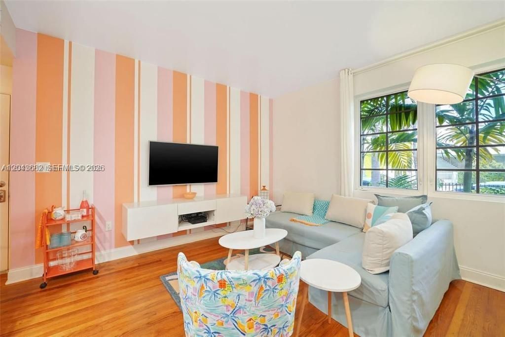 For Rent: $2,800 (2 beds, 2 baths, 820 Square Feet)