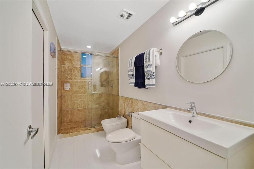 For Rent: $2,800 (2 beds, 2 baths, 820 Square Feet)
