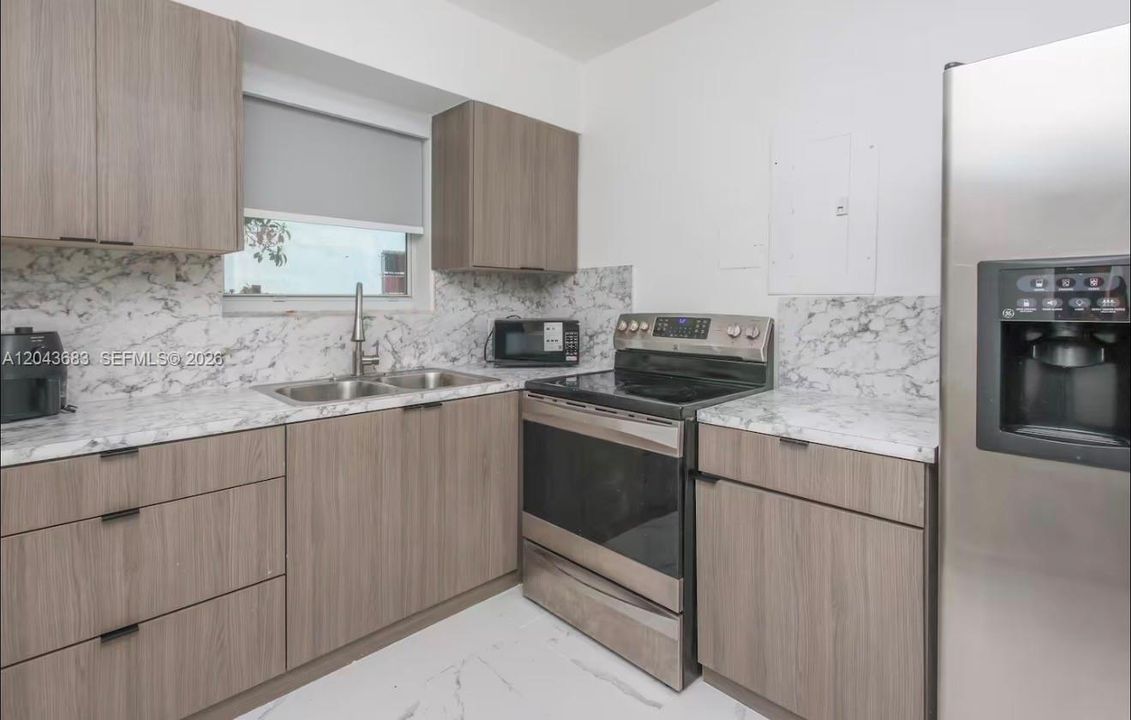 На продажу: $800,000 (4 спален, 2 ванн, 0 Квадратных фут)