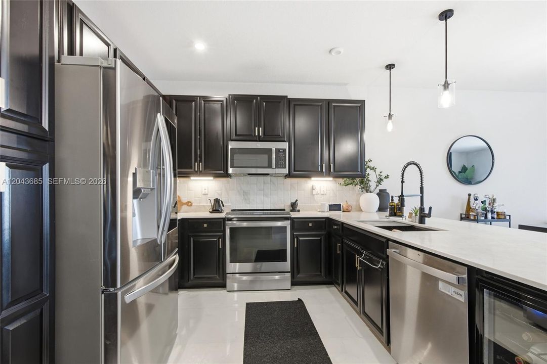 For Sale: $439,000 (3 beds, 2 baths, 1530 Square Feet)