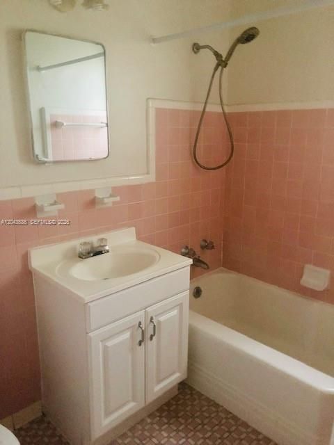 В аренду: $1,800 (1 спален, 1 ванн, 750 Квадратных фут)