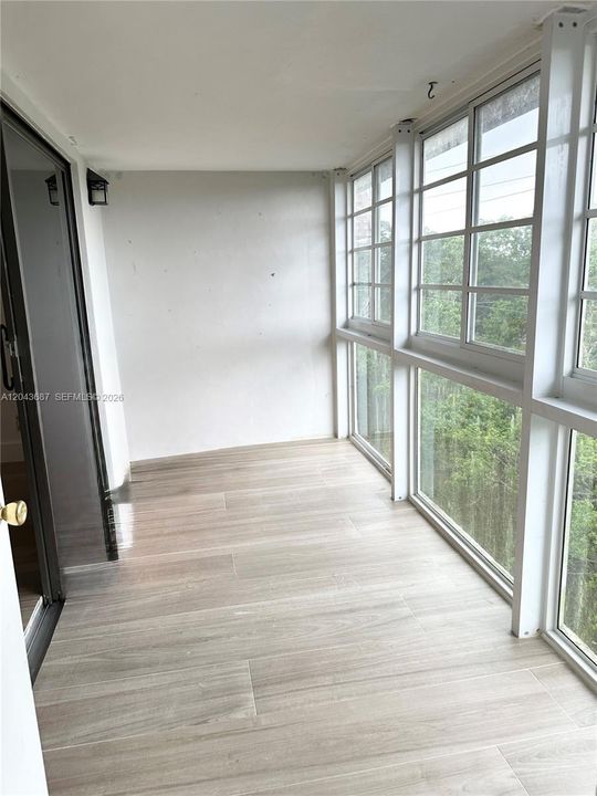 На продажу: $189,000 (1 спален, 1 ванн, 741 Квадратных фут)