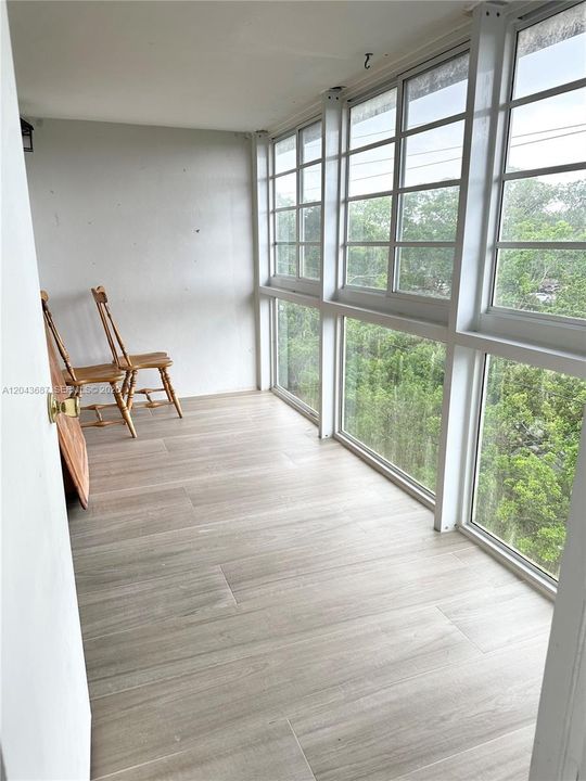 На продажу: $189,000 (1 спален, 1 ванн, 741 Квадратных фут)