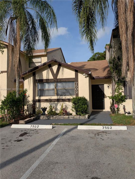 For Rent: $2,000 (2 beds, 2 baths, 1058 Square Feet)
