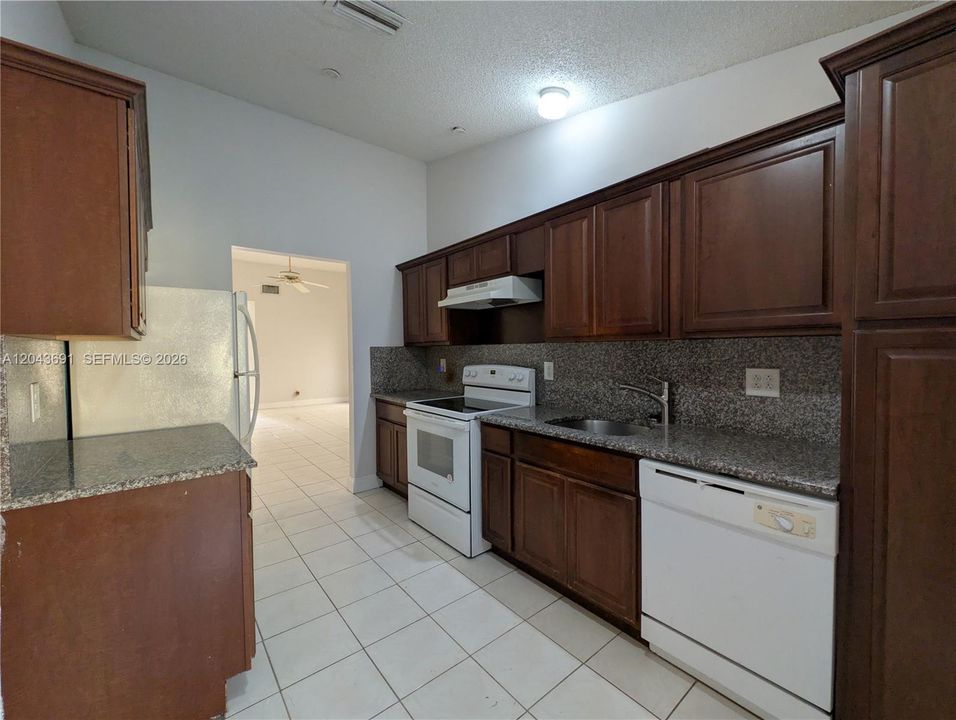 For Rent: $2,000 (2 beds, 2 baths, 1058 Square Feet)
