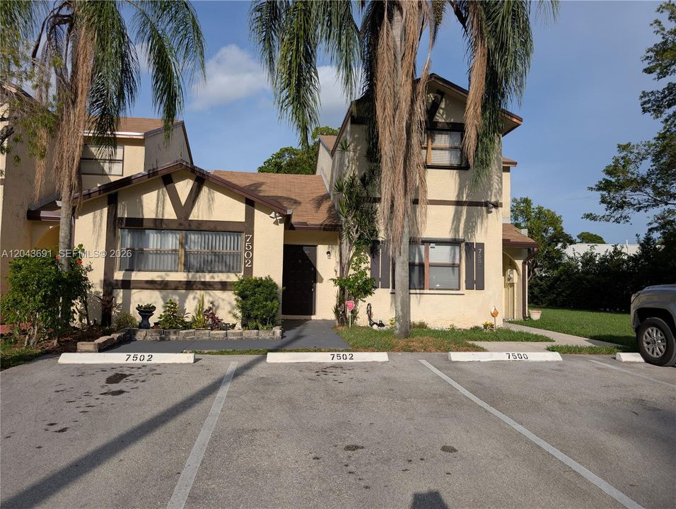 For Rent: $2,000 (2 beds, 2 baths, 1058 Square Feet)