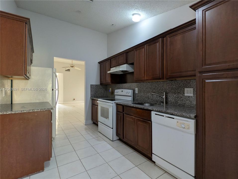For Rent: $2,000 (2 beds, 2 baths, 1058 Square Feet)