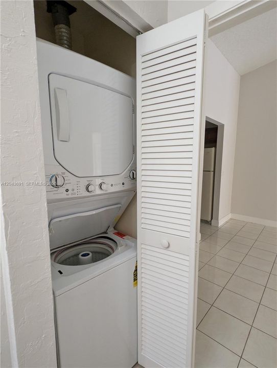 For Rent: $2,000 (2 beds, 2 baths, 1058 Square Feet)