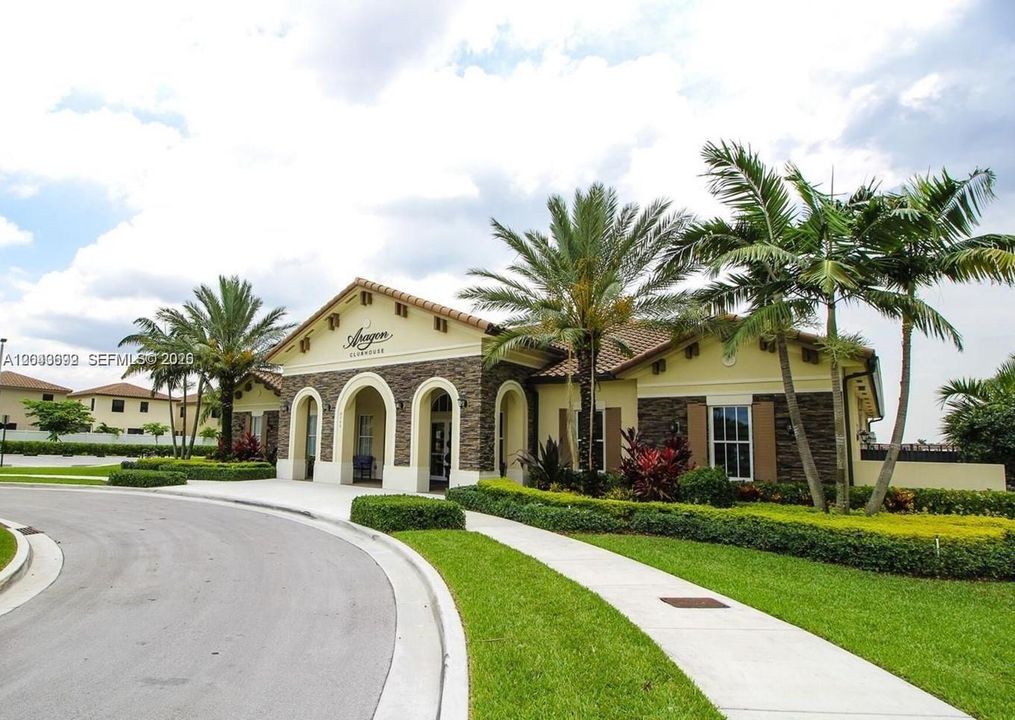 For Sale: $439,999 (2 beds, 2 baths, 1422 Square Feet)