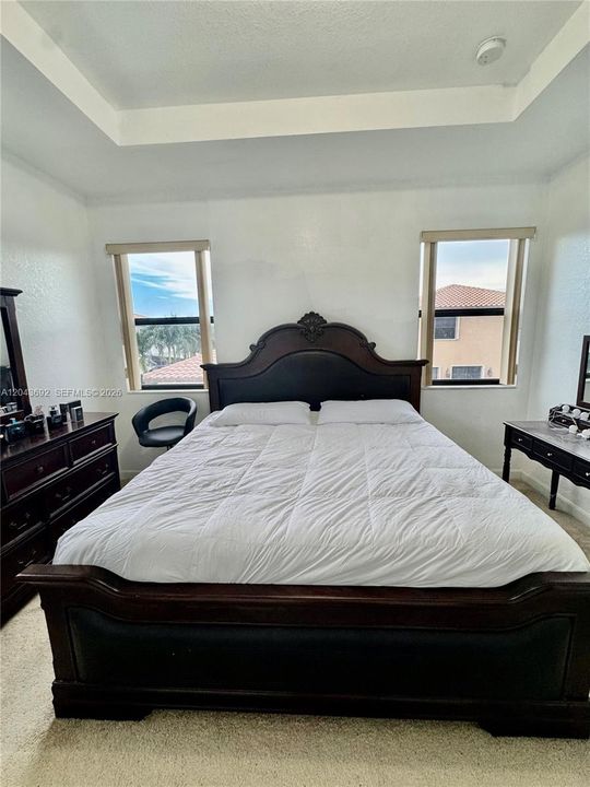 For Sale: $439,999 (2 beds, 2 baths, 1422 Square Feet)