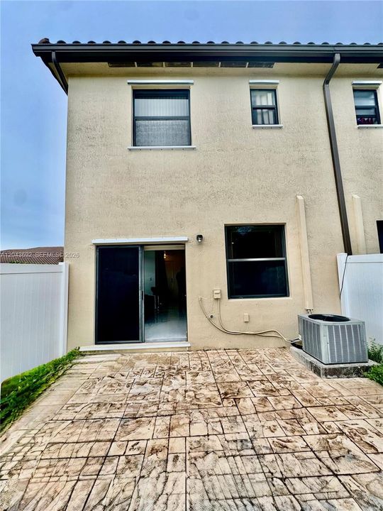 For Sale: $439,999 (2 beds, 2 baths, 1422 Square Feet)