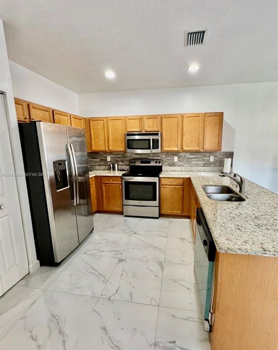 For Sale: $439,999 (2 beds, 2 baths, 1422 Square Feet)