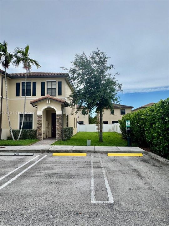 For Sale: $439,999 (2 beds, 2 baths, 1422 Square Feet)
