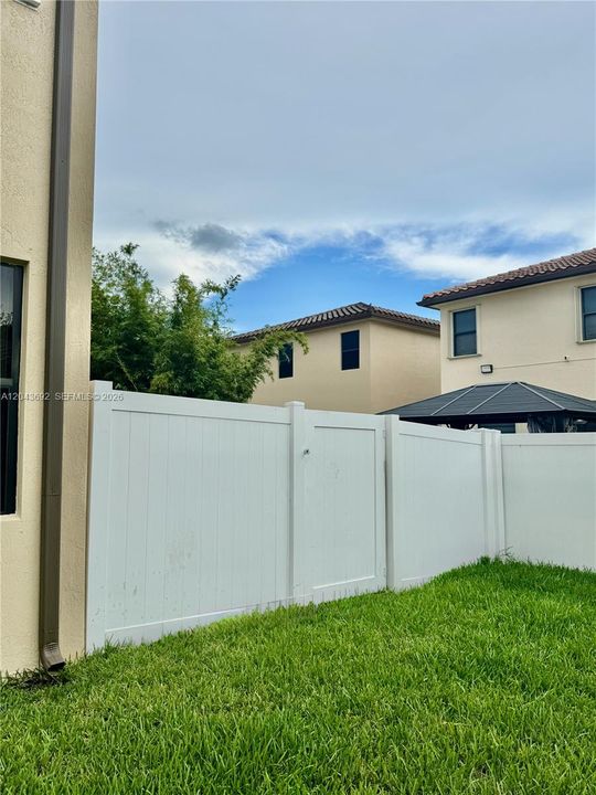 For Sale: $439,999 (2 beds, 2 baths, 1422 Square Feet)