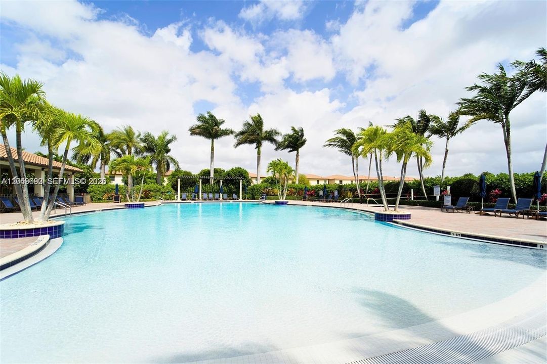 For Sale: $439,999 (2 beds, 2 baths, 1422 Square Feet)