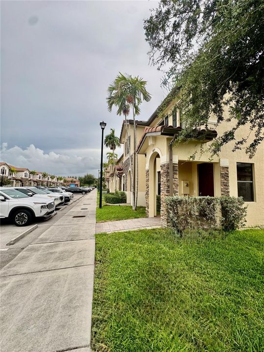 For Sale: $439,999 (2 beds, 2 baths, 1422 Square Feet)