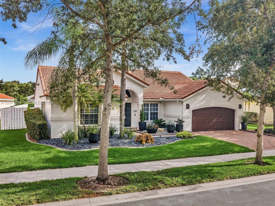 На продажу: $998,000 (4 спален, 2 ванн, 2628 Квадратных фут)