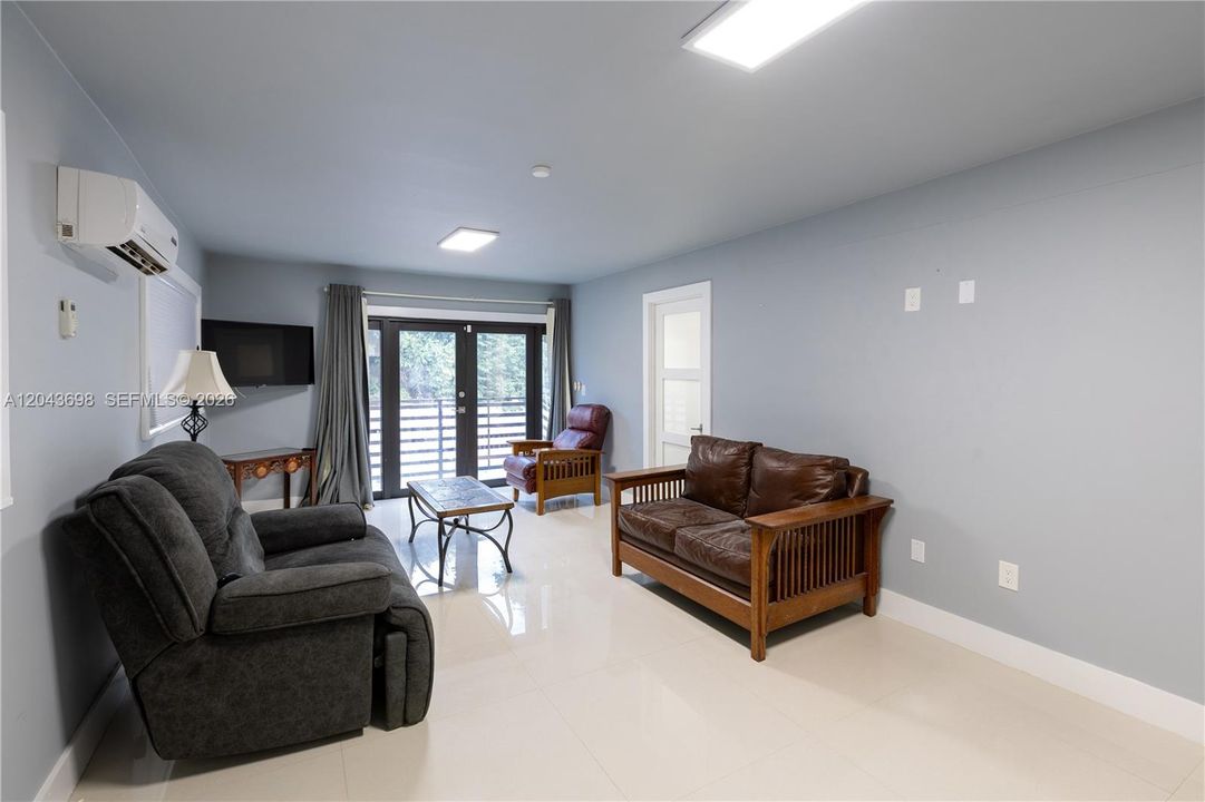 For Rent: $1,450 (0 beds, 1 baths, 400 Square Feet)