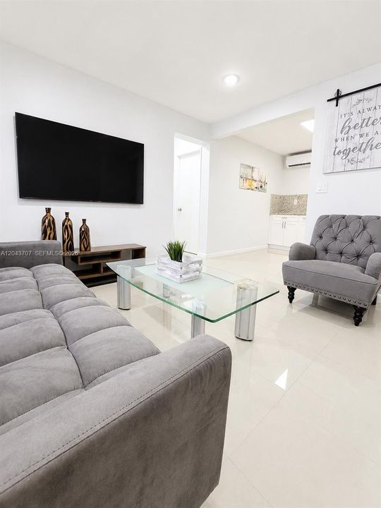 В аренду: $2,150 (2 спален, 1 ванн, 925 Квадратных фут)