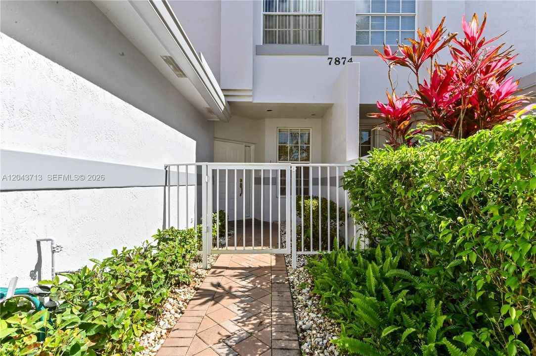 For Sale: $269,000 (3 beds, 2 baths, 1375 Square Feet)