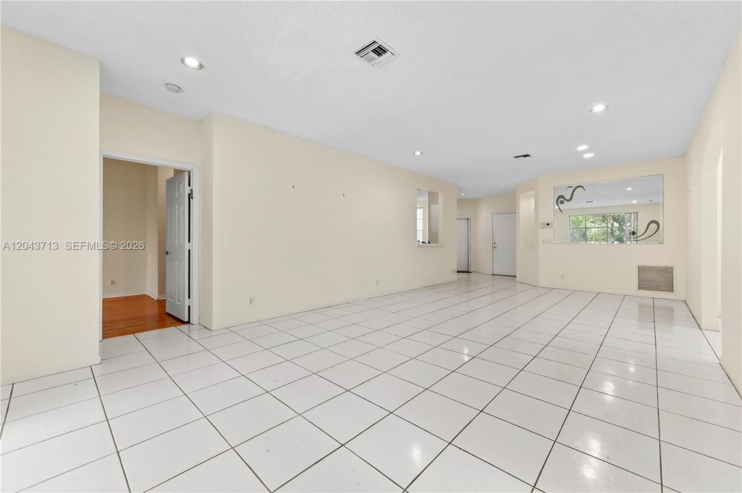 For Sale: $269,000 (3 beds, 2 baths, 1375 Square Feet)