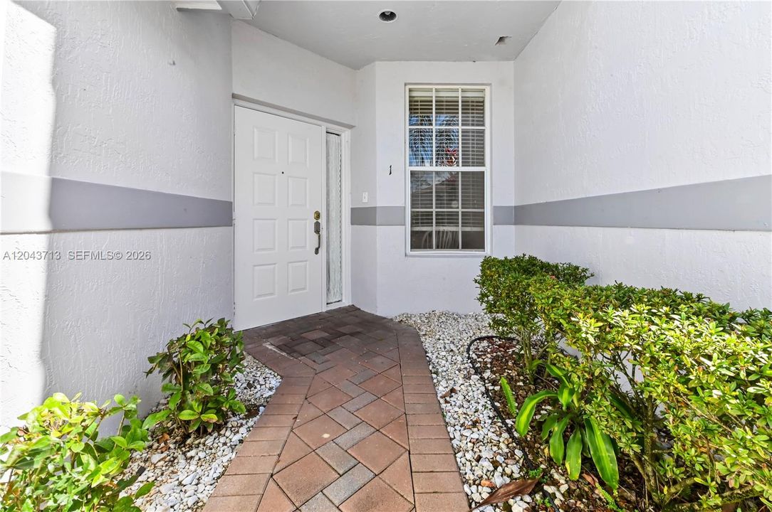 For Sale: $269,000 (3 beds, 2 baths, 1375 Square Feet)