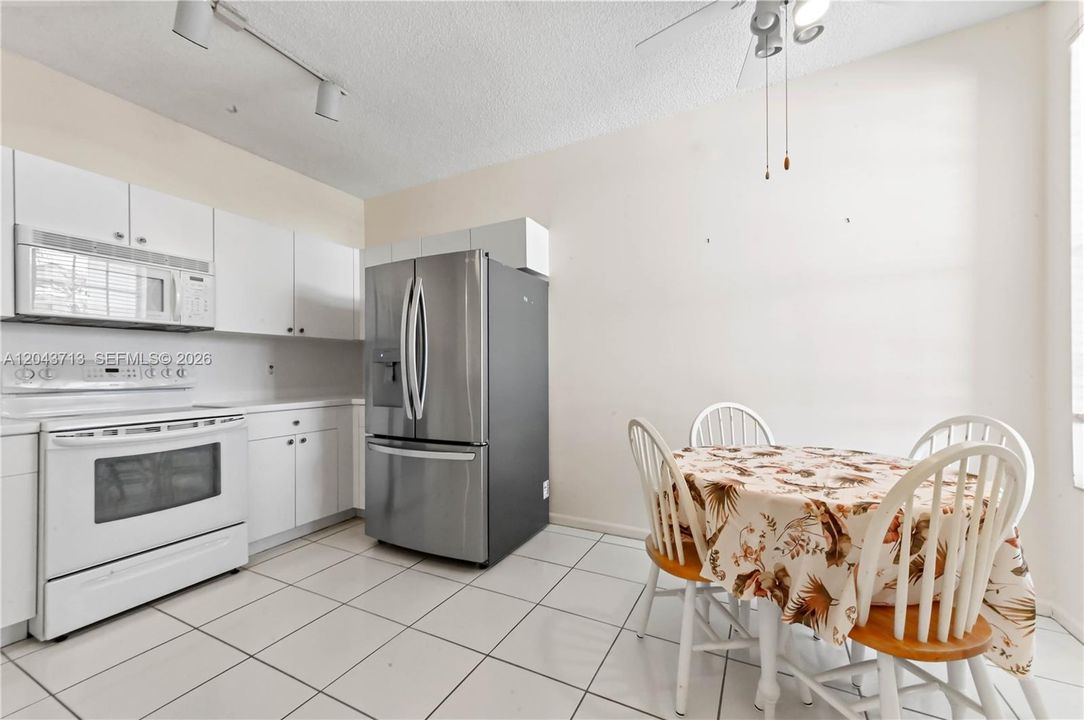 For Sale: $269,000 (3 beds, 2 baths, 1375 Square Feet)
