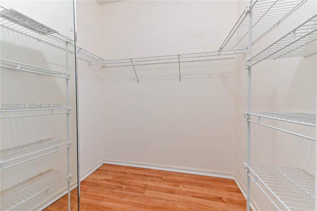 For Sale: $269,000 (3 beds, 2 baths, 1375 Square Feet)