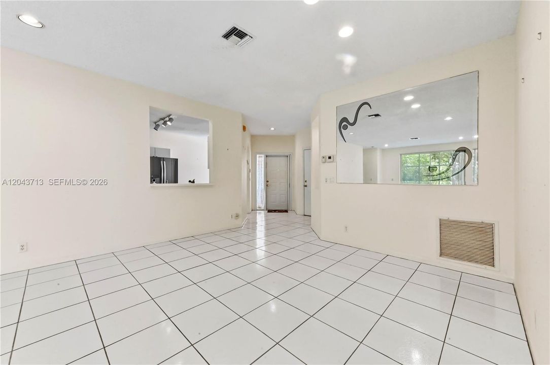 For Sale: $269,000 (3 beds, 2 baths, 1375 Square Feet)