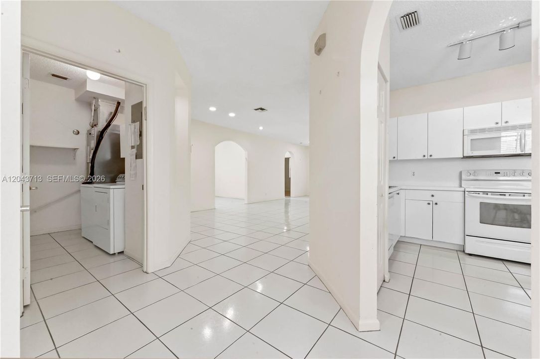 For Sale: $269,000 (3 beds, 2 baths, 1375 Square Feet)
