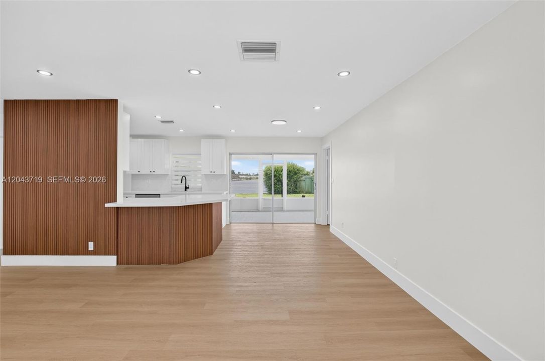 En Venta: $424,999 (2 camas, 2 baños, 1322 Pies cuadrados)