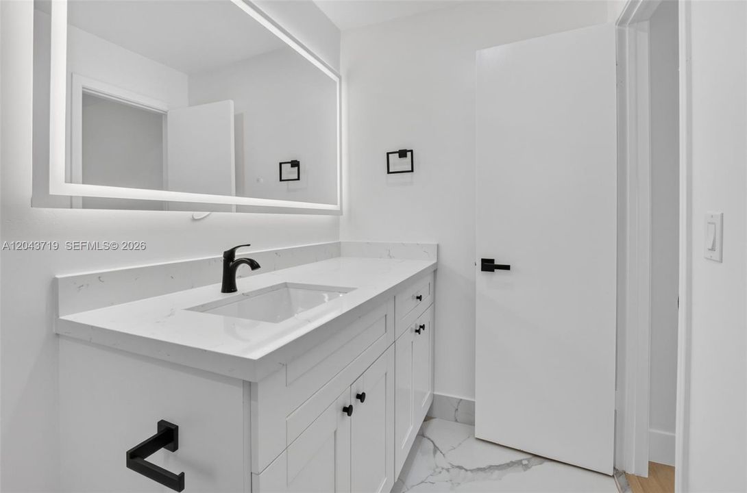 En Venta: $424,999 (2 camas, 2 baños, 1322 Pies cuadrados)